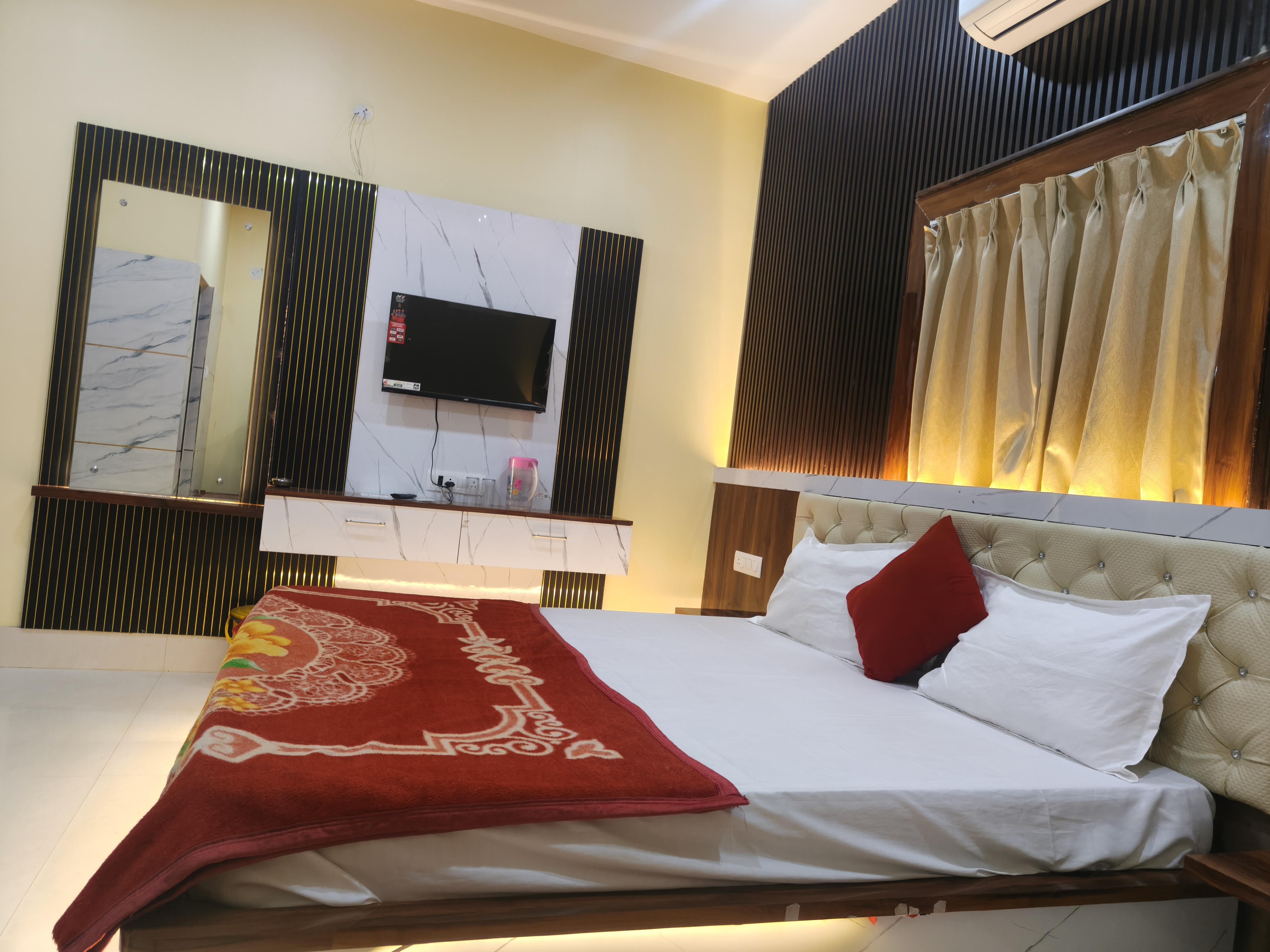 Deluxe AC Room